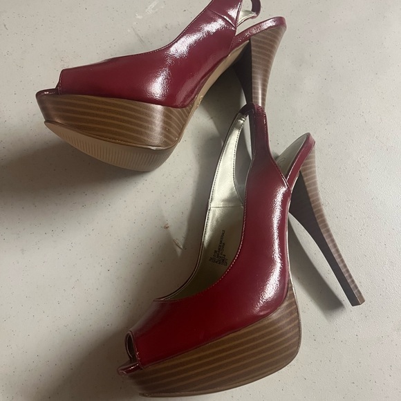 City Streets Red Slingback Heels - Picture 5 of 7